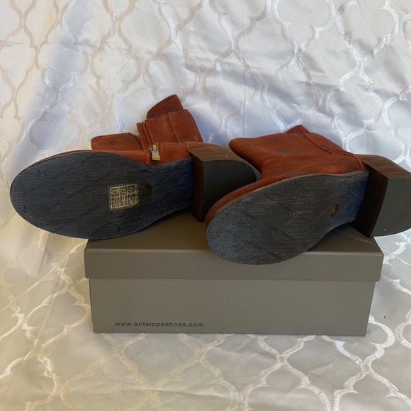 Leather Boots - Picture 4 of 7